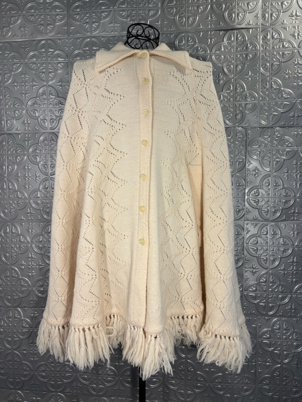 Vintage 70s Cuddle Knit Poncho Cape One Size Cream Crochet handmade Knit Fringe